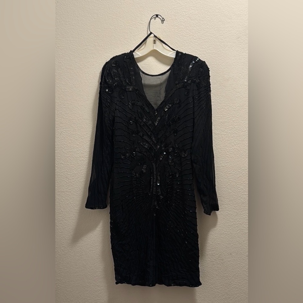 Stenay Black Sequin Long Sleeve V-Neck Sheath Dress